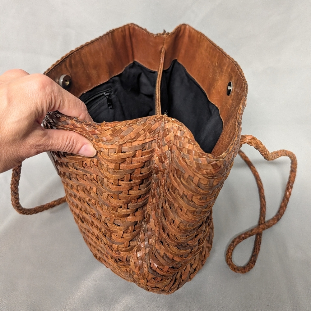 Vintage Woven Brown Shoulder Tote Bag - Classic Handcrafted Style - Picture 9 of 16